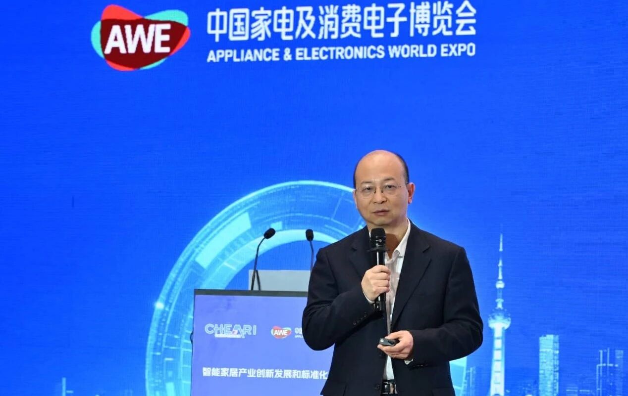 魏然发表主题演讲